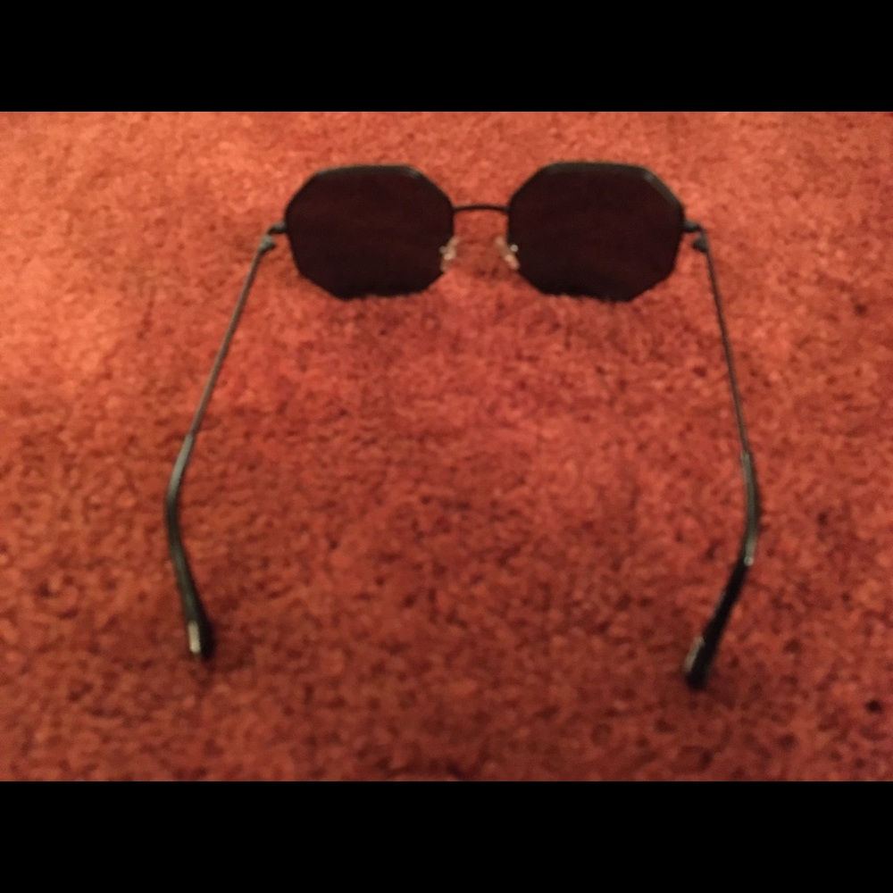 Sun Glasses - image 3